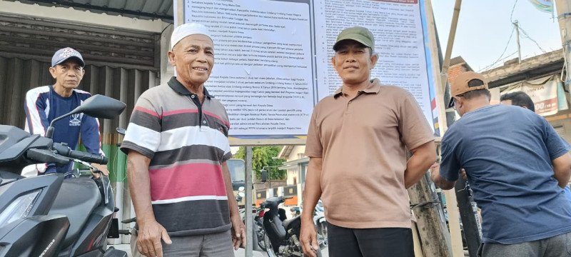 Foto Ketupat H. Supardi & Pj. Kades Selamet Heriadi Saat Pemasangan Baliho Pengumuman Pendaftaran Bakal Calon Kades Wanasaba, Rabu (15/10/2026) (Dok. Pribadi) Foto Ketupat H. Supardi & Pj. Kades Selamet Heriadi Saat Pemasangan Baliho Pengumuman Pendaftaran Bakal Calon Kades Wanasaba, Rabu (15/10/2026) (Dok. Pribadi)